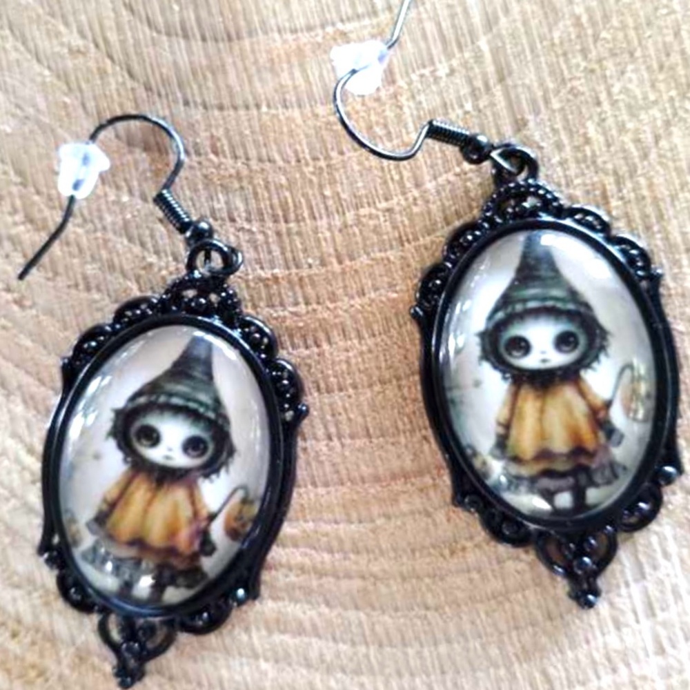 Scarecrow Girl Cameo Pumpkin Jack-o’-lantern Fall Autumn Halloween Gothic Dangle - Picture 3 of 3